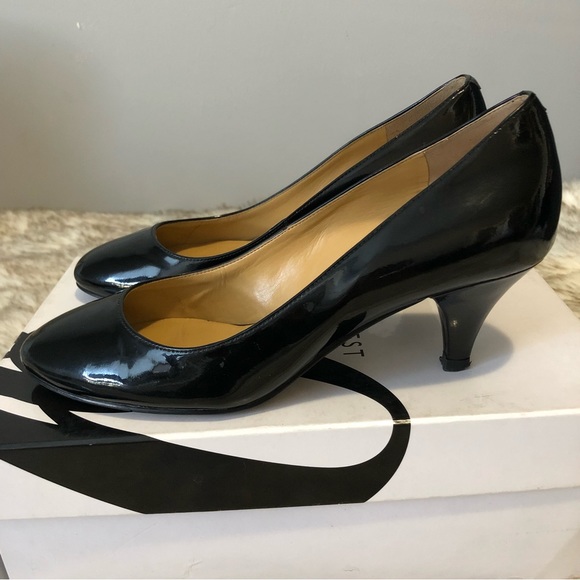 Nine West black patent pumps - size 5.5 - Picture 2 of 7
